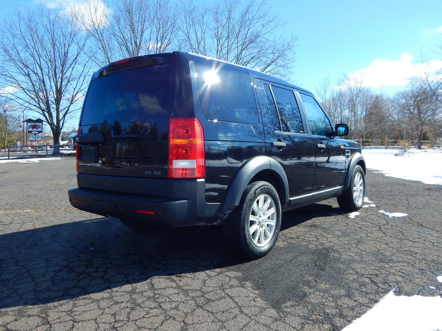 2008 Black /Tan Leather Land Rover LR3 SE (SALAE25488A) with an 4.4L V8 DOHC 32V engine, 6-Speed Automatic Overdrive transmission, located at 6528 Lower York Road, New Hope, PA, 18938, (215) 862-9555, 40.358707, -74.977882 - Photo#4